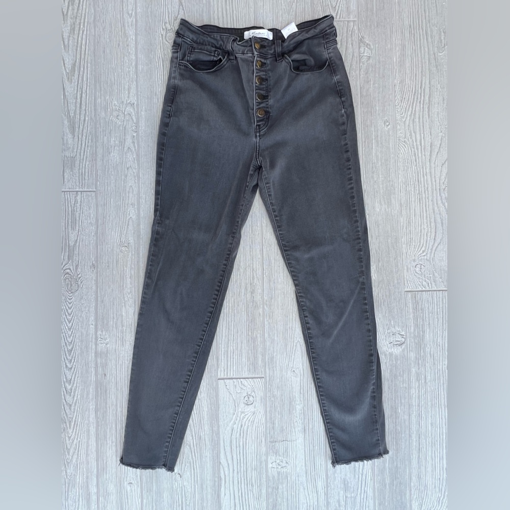 Kancan High-Waisted Black Skinny Cropped Jegging Raw Hem Size 29